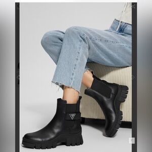 - Guess ankle boots black size 8